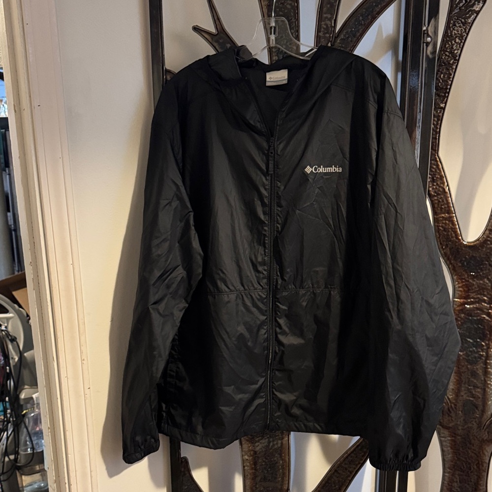 Mens XL Columbia Black ultralight Windbreaker Jacket windshirt